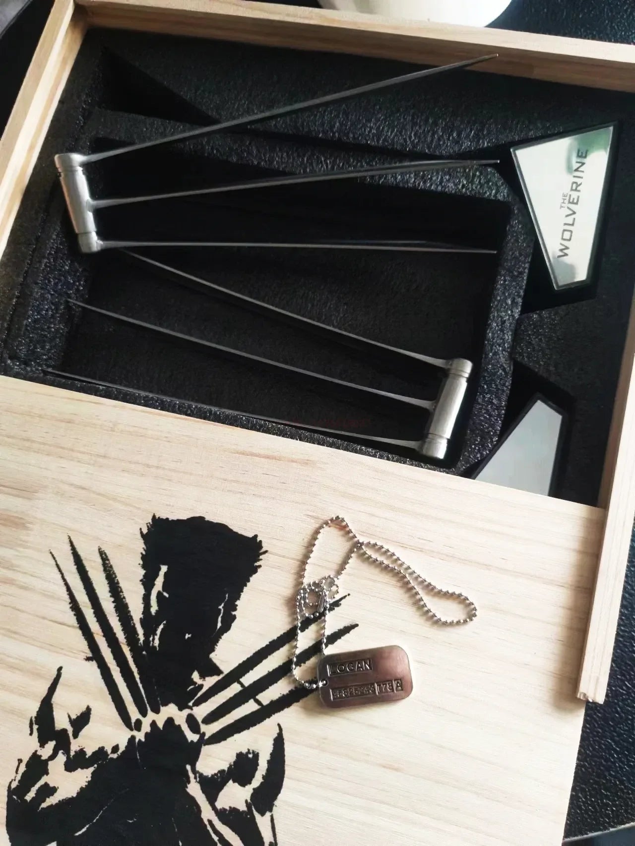 Wolverine Claws Collectible Display Stand and Dog Tag