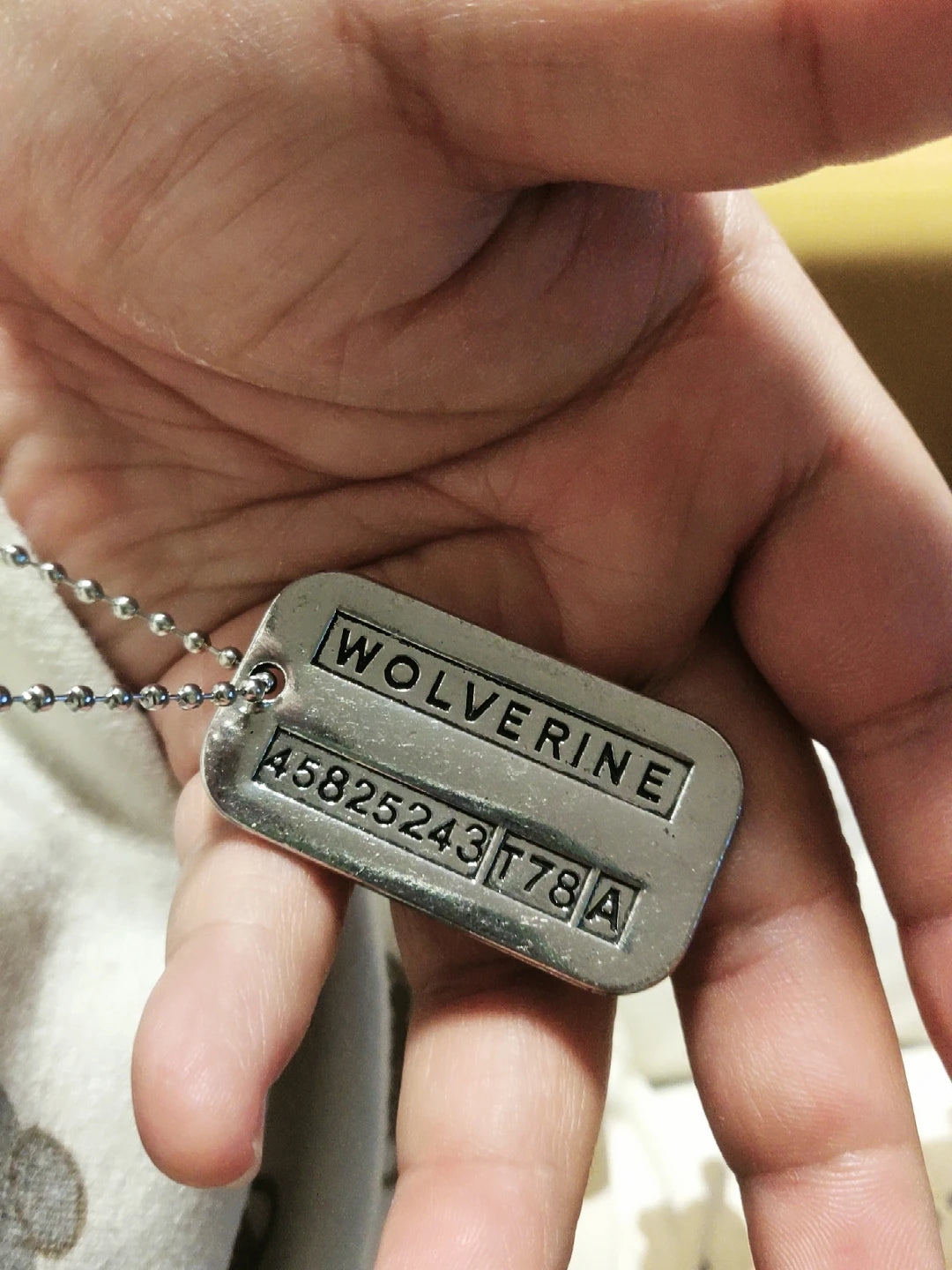 Wolverine Claws Collectible Display Stand and Dog Tag