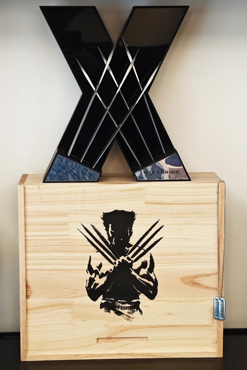 Wolverine Claws Collectible Display Stand and Dog Tag
