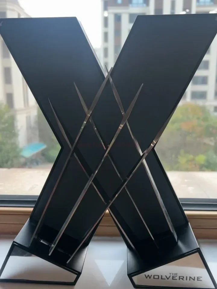 Wolverine Claws Collectible Display Stand and Dog Tag